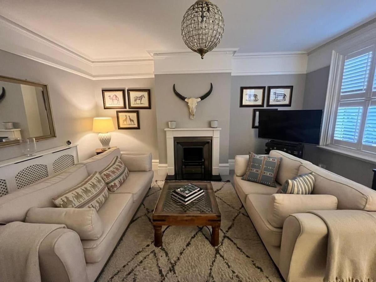 Elegant & Spacious 3 Bed Appartamento