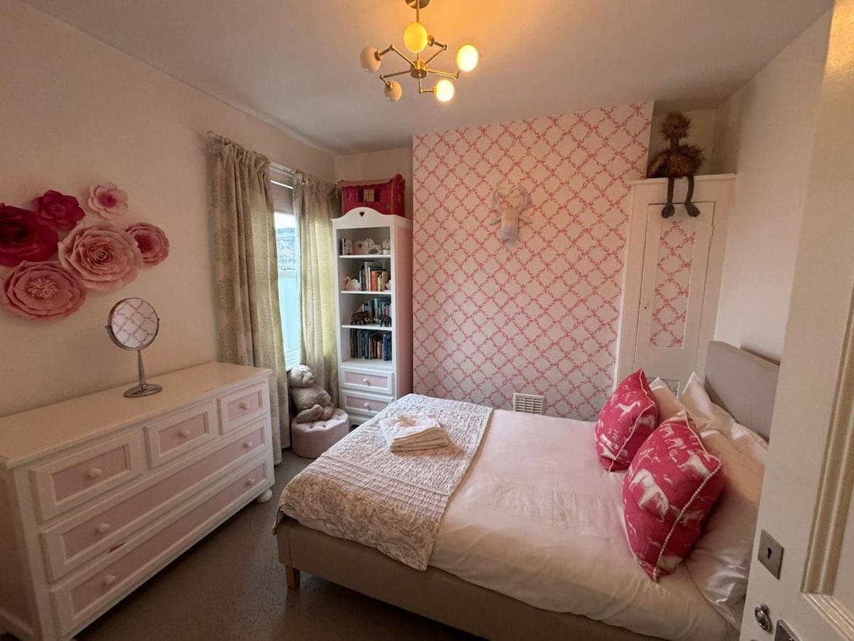 Elegant & Spacious 3 Bed Appartamento *