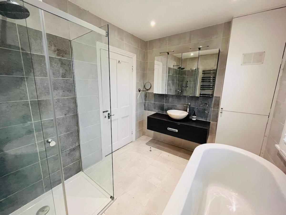Appartamento Elegant & Spacious 3 Bed Londra