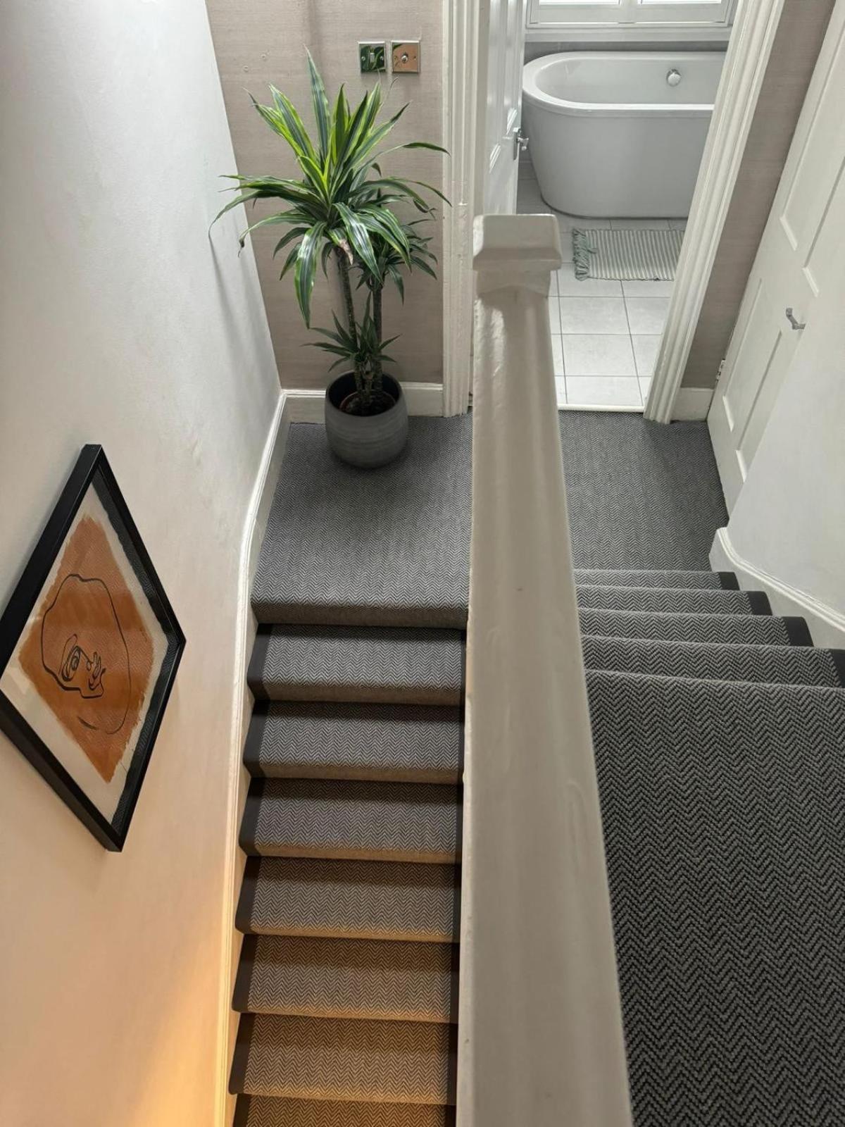Elegant & Spacious 3 Bed Appartamento